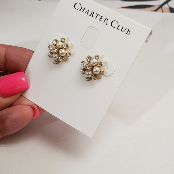 Charter Club, NWT, Gold tone, pearl clear rhinestone cluster pierced earrings - Picture 6 of 10